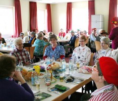 Senioren feiern Fasnacht im Lutherhaus