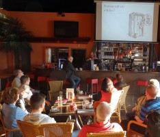 Freie Wähler „Jugendtreff“ im Billiardcafé 501:  Jungwähler Mangelware