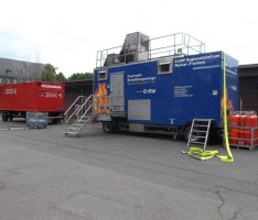 Ein heißes Wochenende für Feuerwehrleute mit Atemschutzgeräten