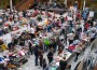 Flohmarkt als zwangloser Treff in der Schule