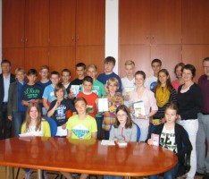 Mathe-Knobler freuen sich über Preise beim Känguru-Wettbewerb