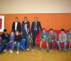 HGS – Neue Vorhänge in der Mensa-Lounge für gemütliche Stunden