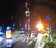 Unfall aufgrund Übermüdung verursacht; Fahrzeug überschlug sich