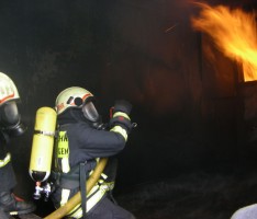 Gefahrgutübung und Heißausbildung bei der Freiwilligen Feuerwehr Schwetzingen