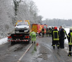 Schwetzingen: Zwei Verletzte bei Frontalzusammenstoß auf L597