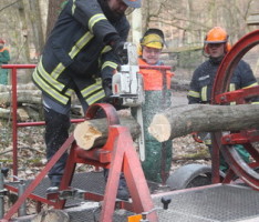 Seminar der Feuerwehr- Sägen unter Spannung