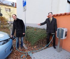 Brühler Pioniertat: Öffentliche Schnelllade-Stationen für Elektroautos eingeweiht