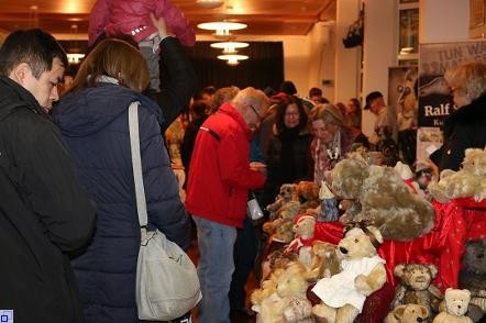 PLA: Glühweinduft und Lichterglanz auf dem Weihnachtsmarkt