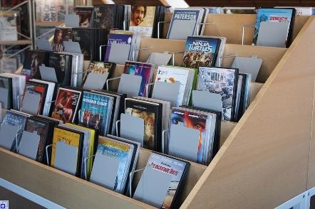 PLA: DVDs zum Ausleihen in der Bücherei